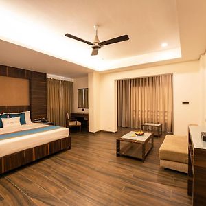 Deluxe Queen Suite
